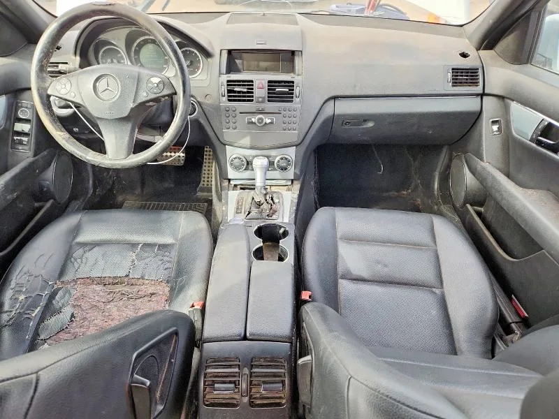 WDDGF5EB4AF379965 — 2010 MERCEDES-BENZ C photo 8