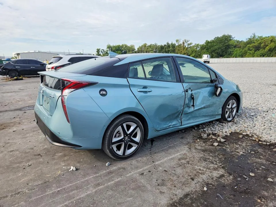 JTDKARFU3J3060228 — 2018 TOYOTA PRIUS photo 3
