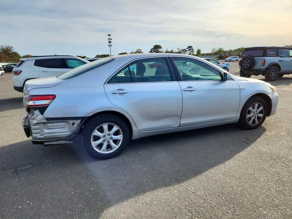 4T1BF3EK4BU686084 — 2011 TOYOTA CAMRY photo 3