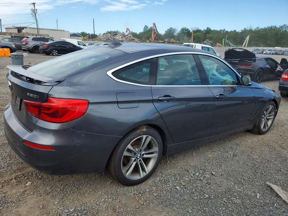 WBA8Z9C32HG826397 — 2017 BMW 330 photo 3