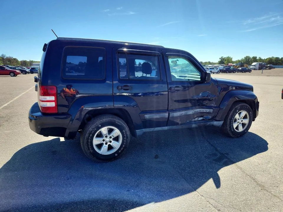 1J4PN2GK8BW524039 — 2011 JEEP LIBERTY photo 3