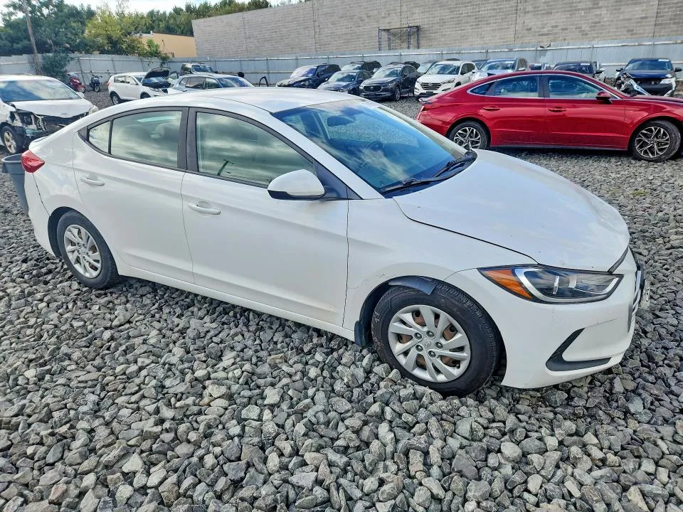 5NPD74LF5JH380493 — 2018 HYUNDAI ELANTRA photo 4