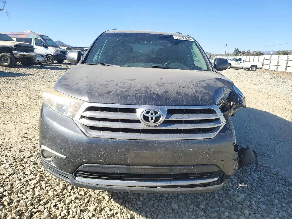 5TDBK3EH3DS274458 — 2013 TOYOTA HIGHLANDER photo 5