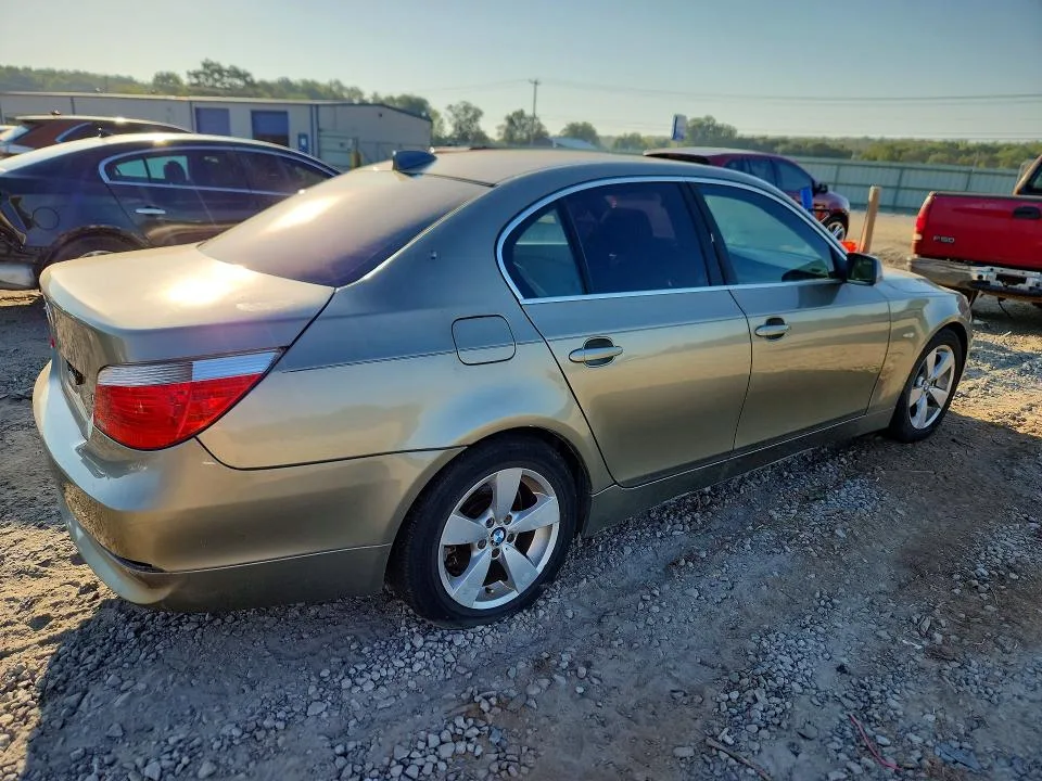 WBANF33536CS38412 — 2006 BMW 525 photo 3
