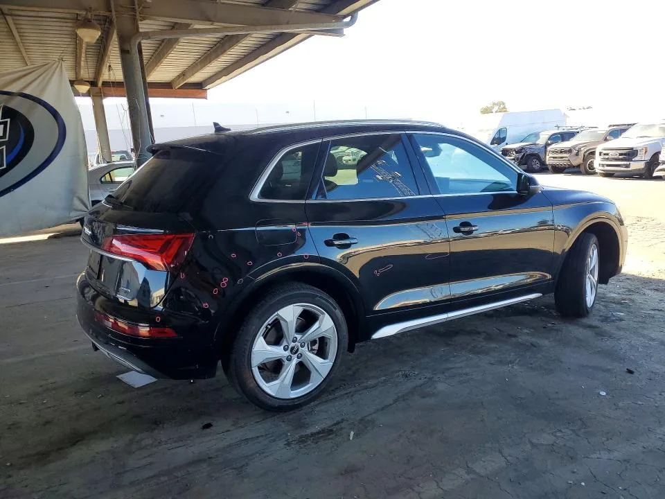 WA1BAAFY1M2111279 — 2021 AUDI Q5 photo 3