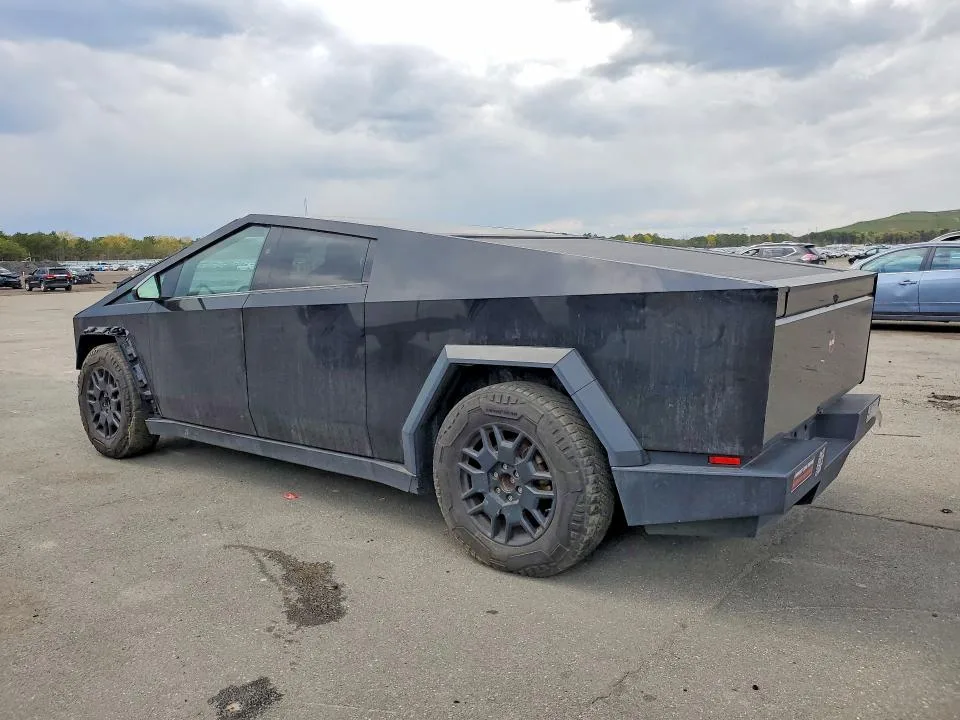 7G2CEHED0RA024235 — 2024 TESLA CYBERTRUCK photo 2