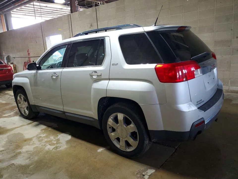 2CTFLXE51B6296286 — 2011 GMC TERRAIN photo 2