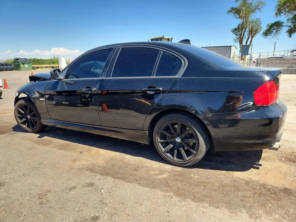 WBAPH7C5XBA800743 — 2011 BMW 328 photo 2