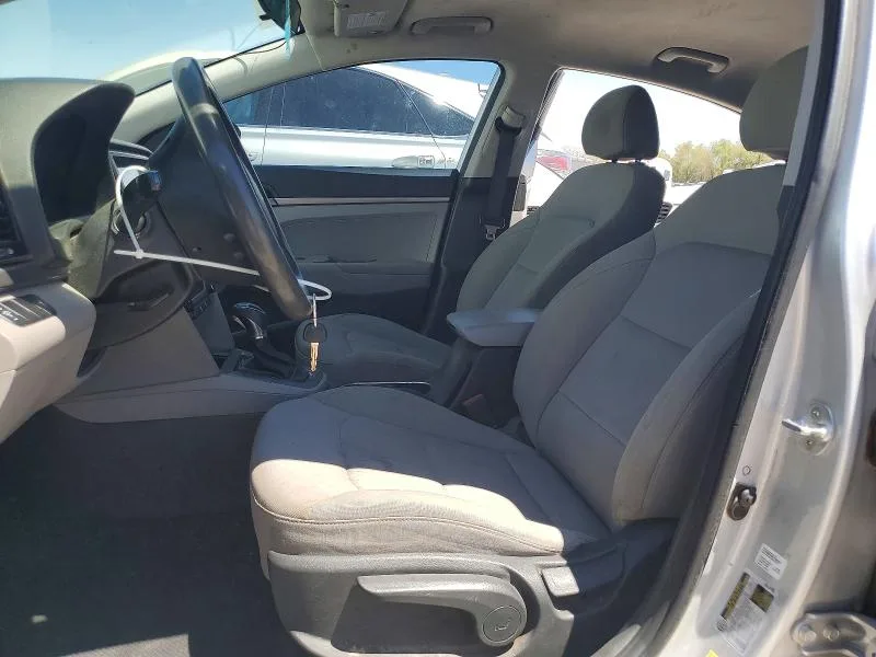 5NPD74LF7JH385372 — 2018 HYUNDAI ELANTRA photo 7
