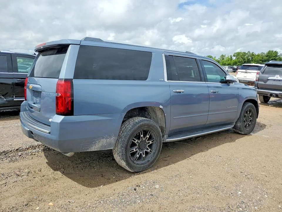 1GNSKJKC1GR155783 — 2016 CHEVROLET SUBURBAN photo 3
