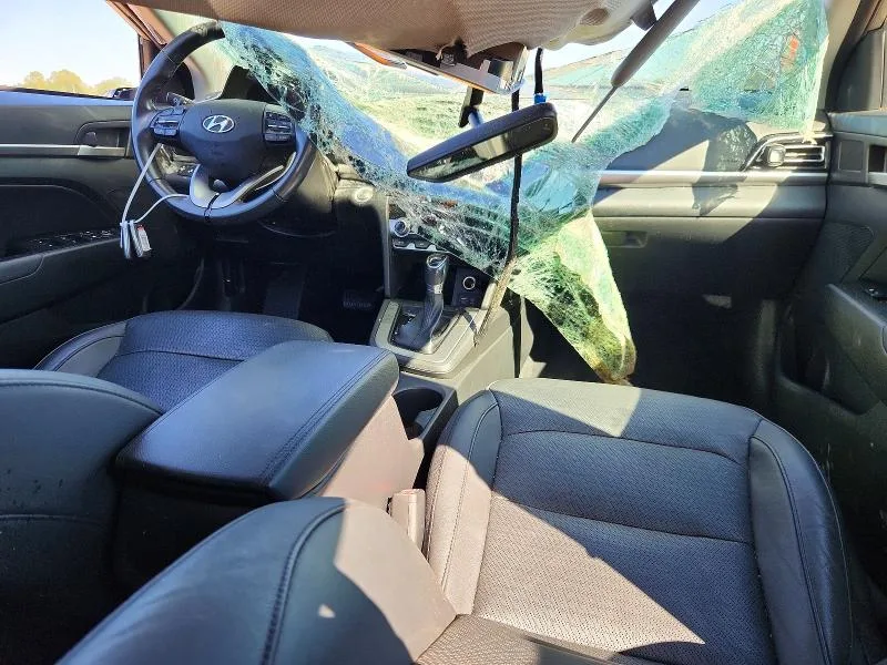 5NPD84LF3LH565156 — 2020 HYUNDAI ELANTRA photo 8