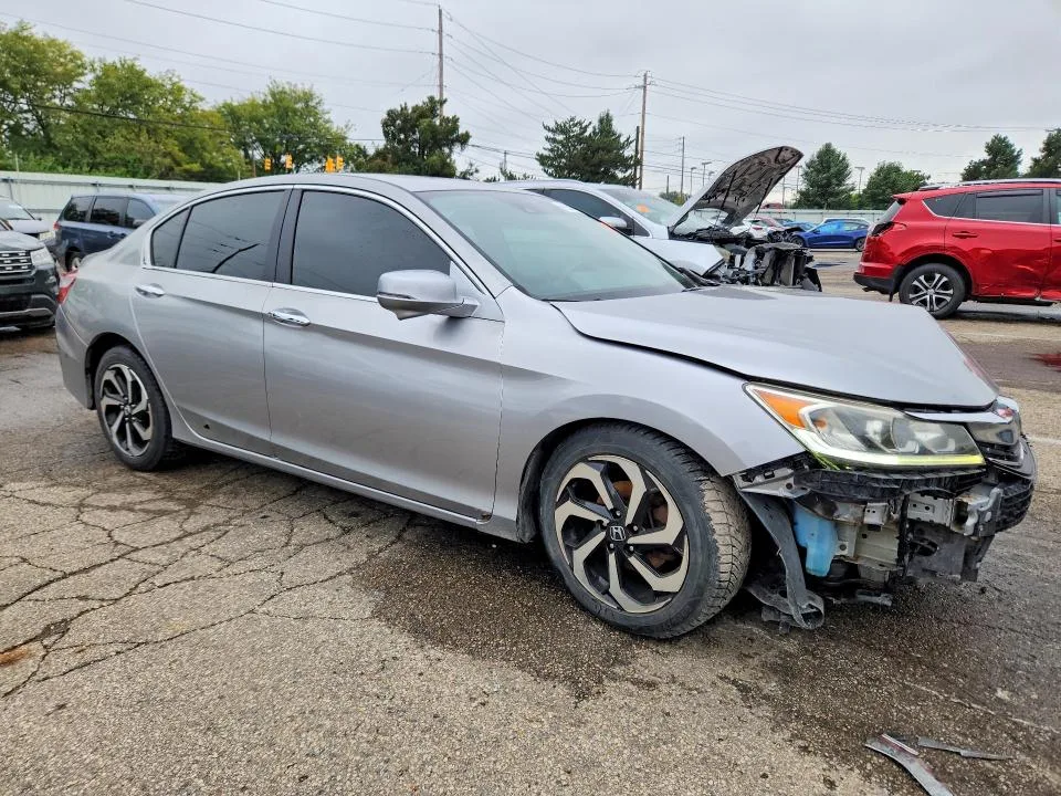 1HGCR2F95HA235845 — 2017 HONDA ACCORD photo 4