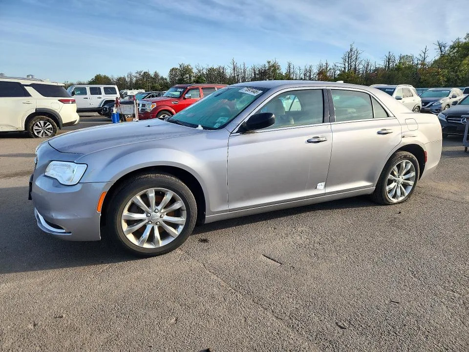 2C3CCARG0HH637394 — 2017 CHRYSLER 300