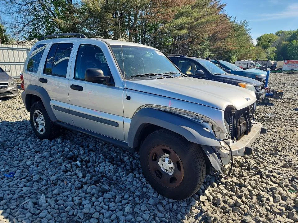 1J4GL48KX6W115322 — 2006 JEEP LIBERTY photo 4