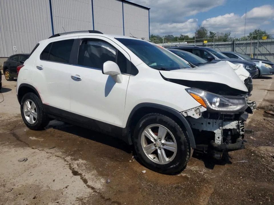 KL7CJLSBXJB559648 — 2018 CHEVROLET TRAX photo 4