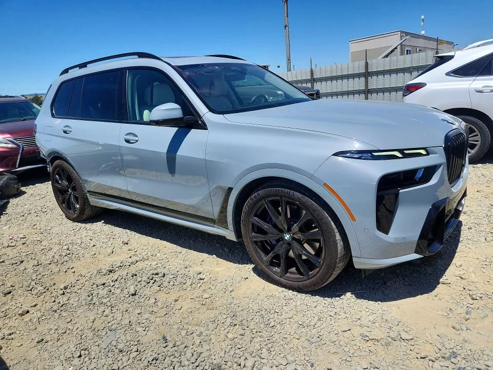 5UX23EM07R9V41805 — 2024 BMW X7 photo 4
