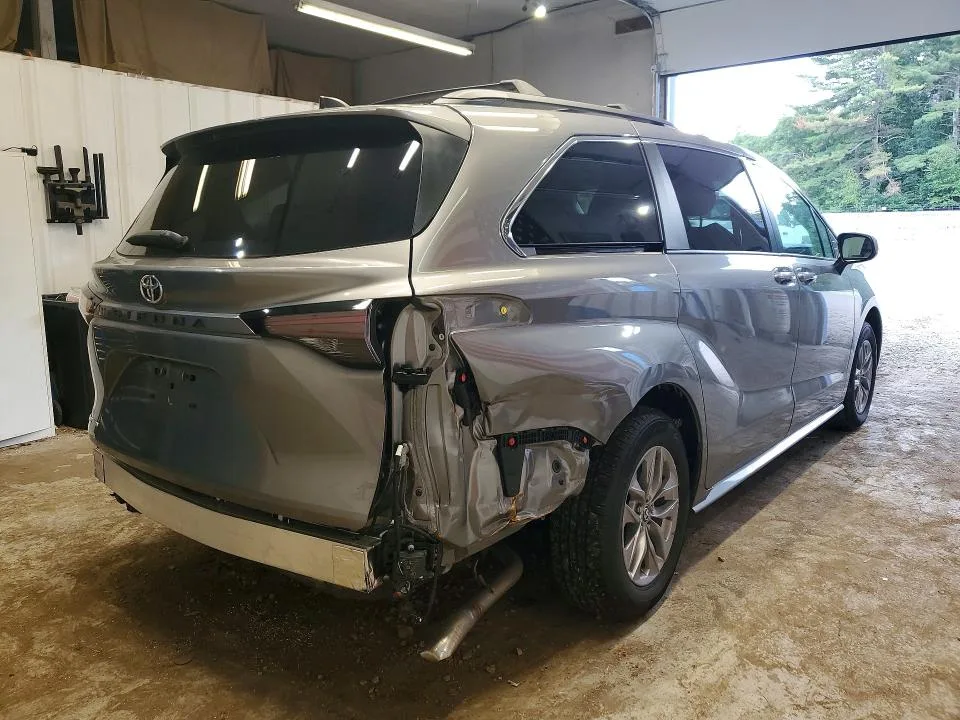 5TDKSKFC6TS240493 — 2026 TOYOTA SIENNA photo 3