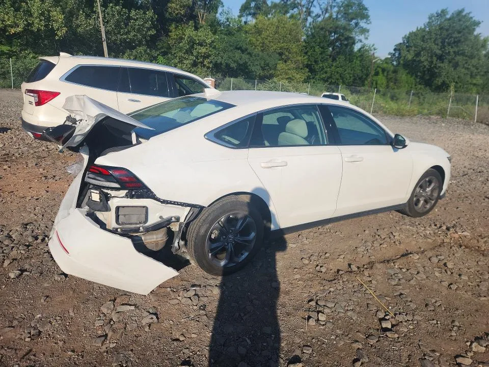 1HGCY1F37RA092214 — 2024 HONDA ACCORD photo 3