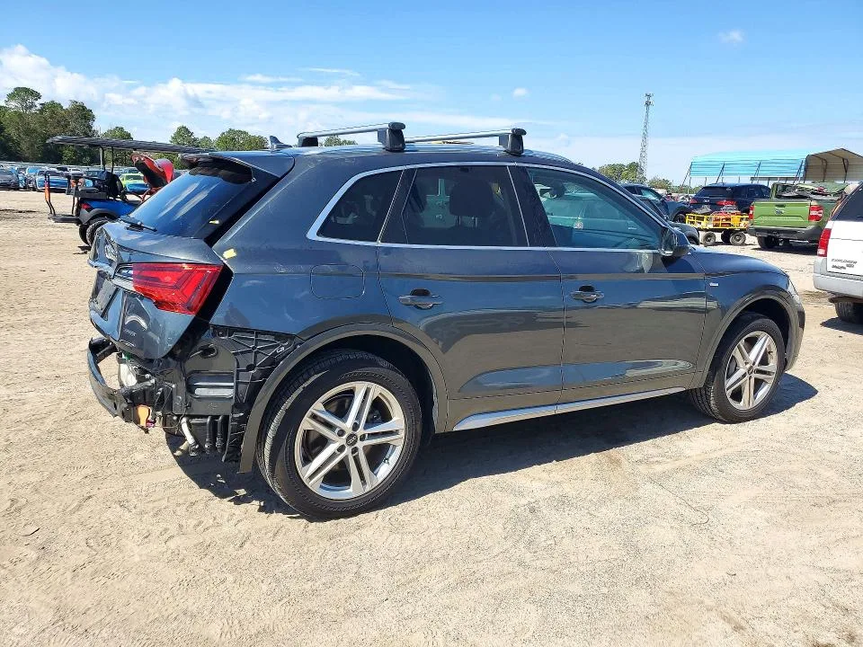 WA1E2AFY5M2028559 — 2021 AUDI Q5 E photo 3