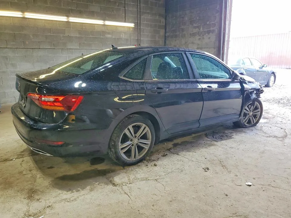 3VWC57BU3KM244858 — 2019 VOLKSWAGEN JETTA photo 3