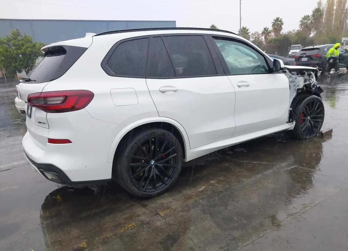 5UXCR6C06P9R21631 — 2023 BMW X5 photo 4