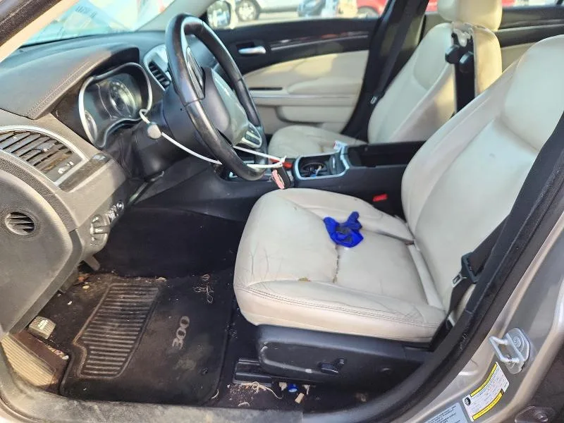 2C3CCARG0HH637394 — 2017 CHRYSLER 300 photo 7