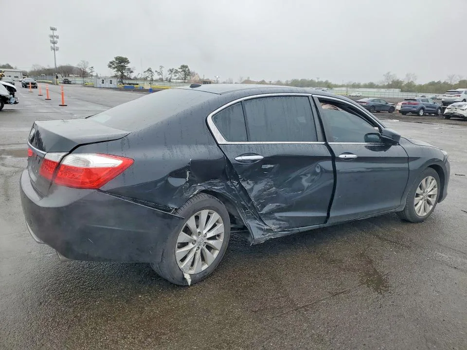 1HGCR2F87DA130404 — 2013 HONDA ACCORD photo 3