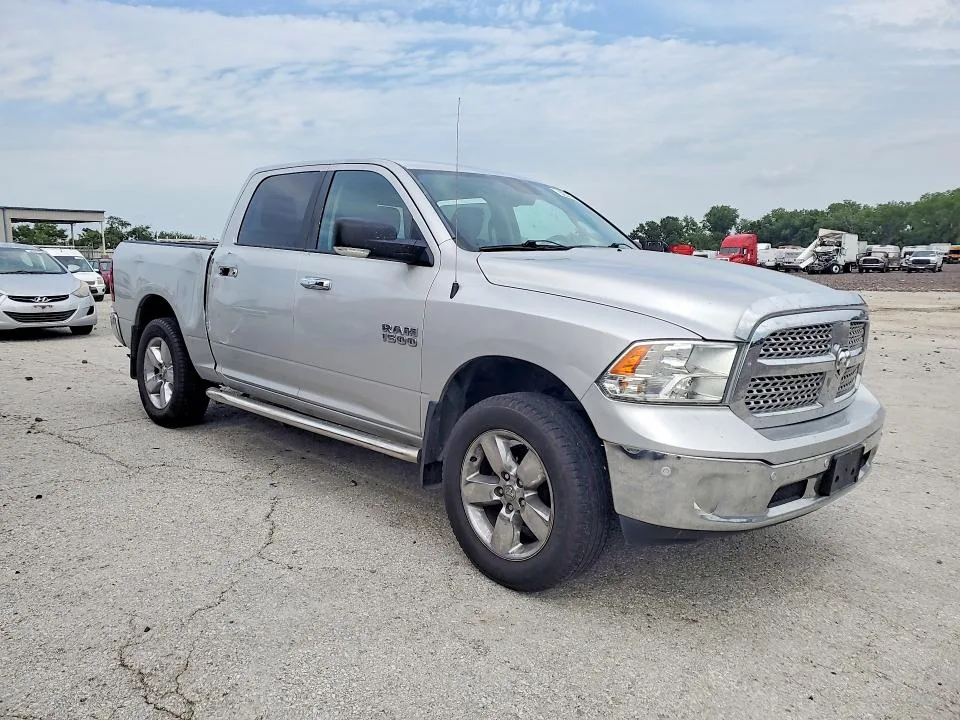 1C6RR7LG2GS213312 — 2016 RAM 1500 photo 4
