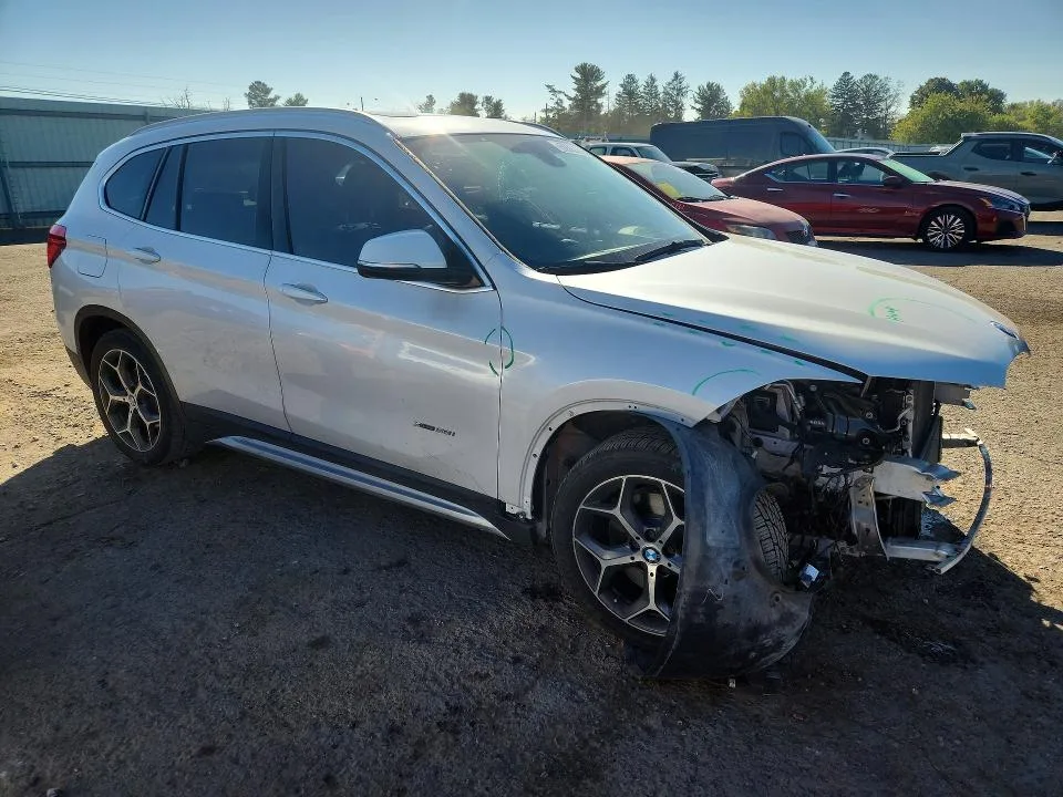 WBXHT3C38GP880306 — 2016 BMW X1 photo 4