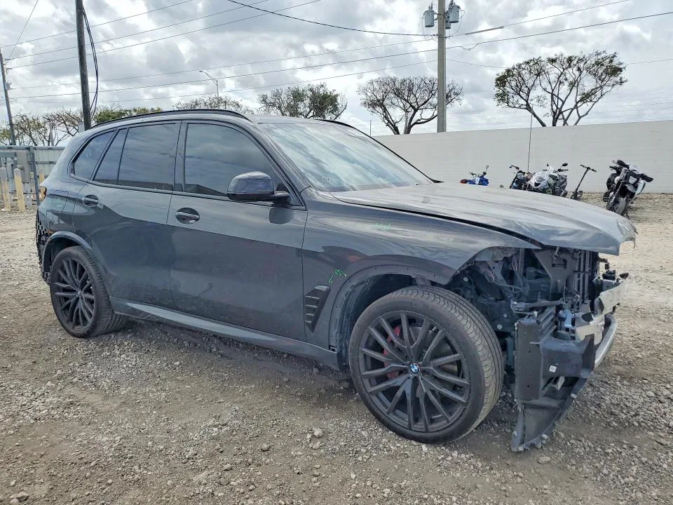 5UX13EU06T9075240 — 2026 BMW X5 photo 4