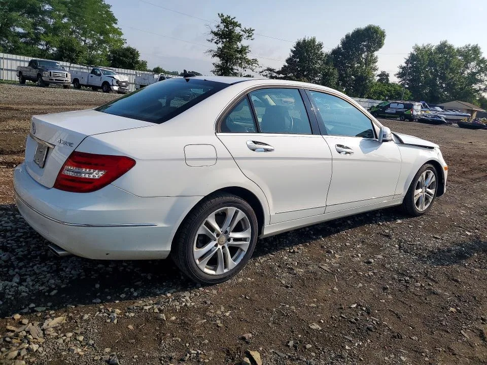WDDGF8AB7DR285265 — 2013 MERCEDES-BENZ C photo 3