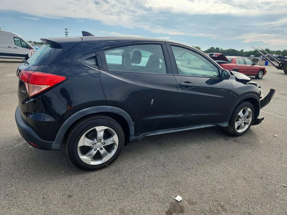 3CZRU6H3XJG716716 — 2018 HONDA HR-V photo 3