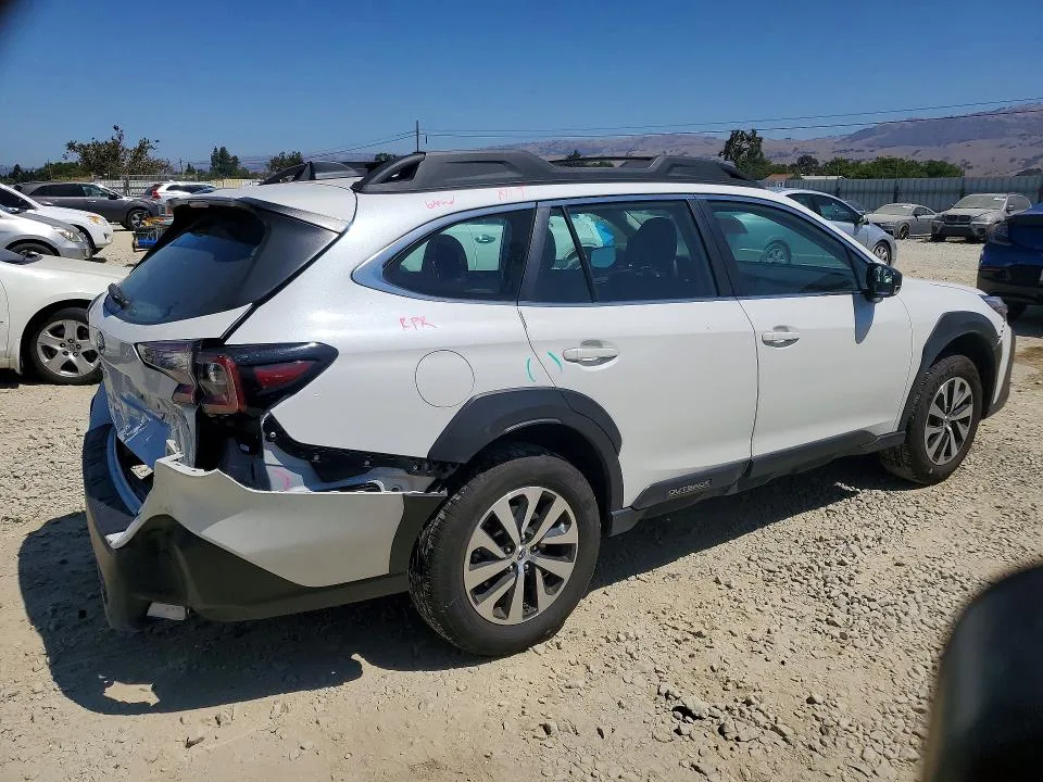 4S4BTAAC9S3118950 — 2025 SUBARU OUTBACK photo 3