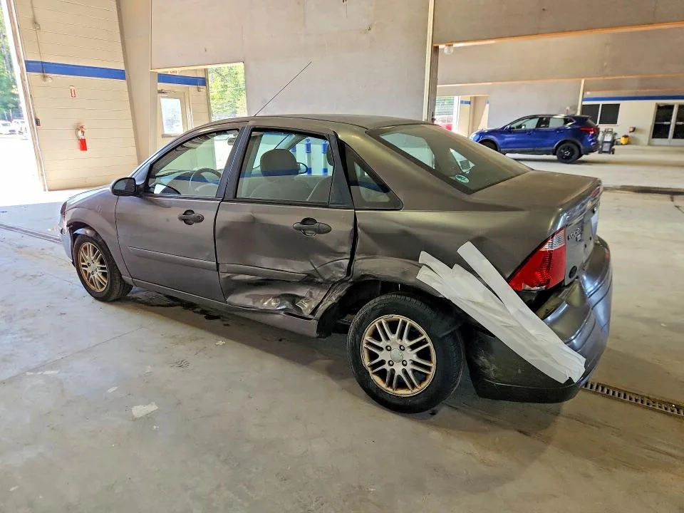 1FAFP34N06W237385 — 2006 FORD FOCUS photo 2