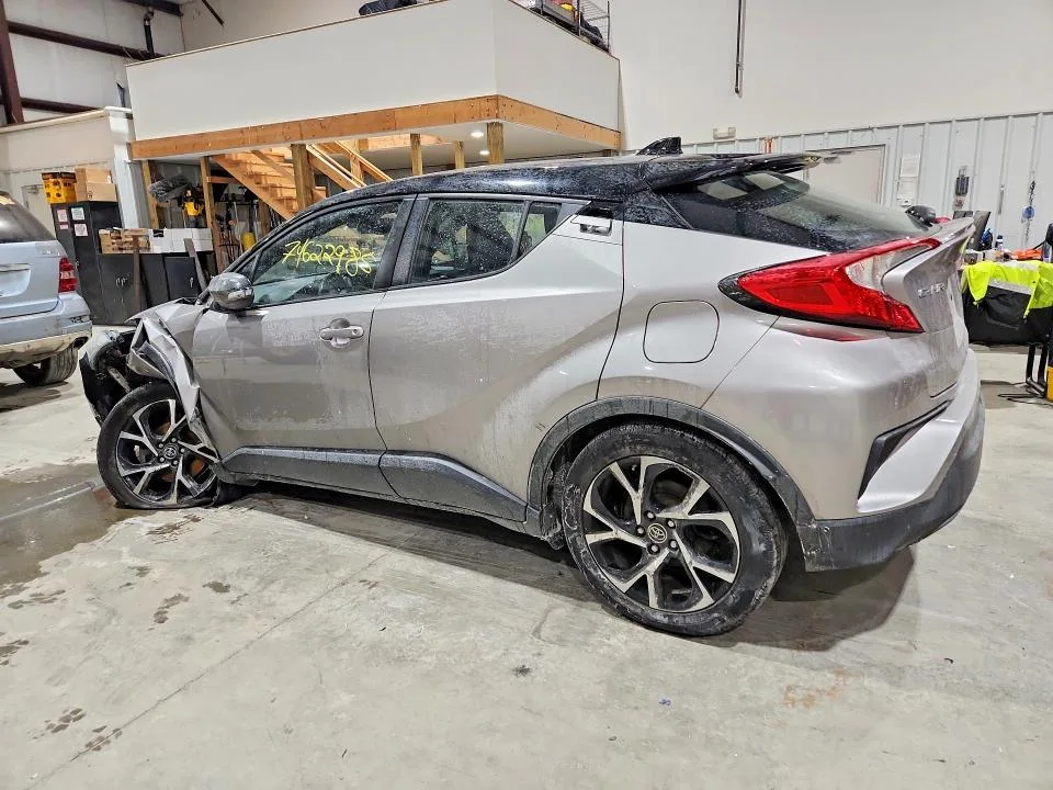 NMTKHMBXXKR092879 — 2019 TOYOTA C-HR photo 2