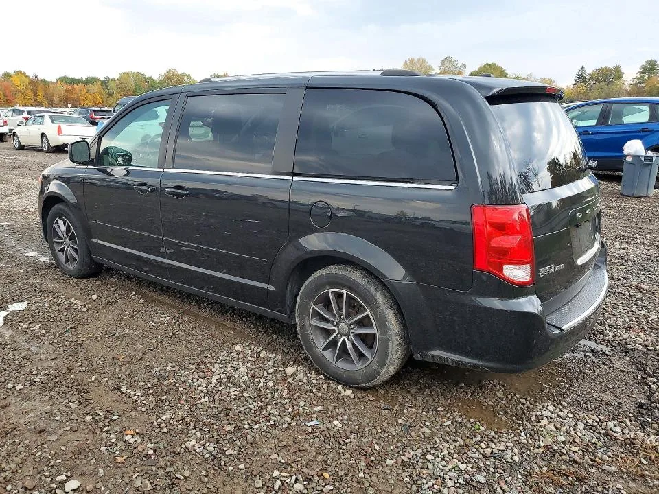 2C4RDGCG8HR605544 — 2017 DODGE GRAND CARAVAN photo 2
