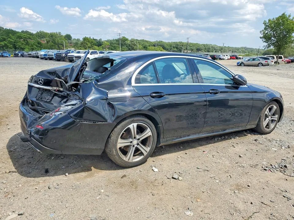 WDDZF4JB7HA096475 — 2017 MERCEDES-BENZ E photo 3