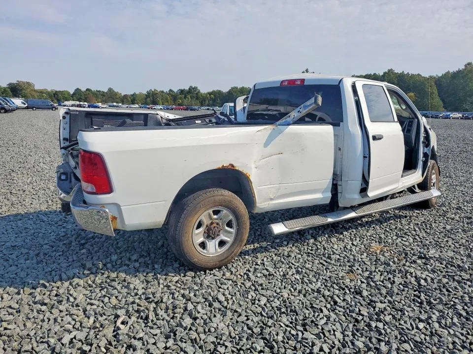 3C63R3GL6GG374338 — 2016 RAM 3500 photo 3