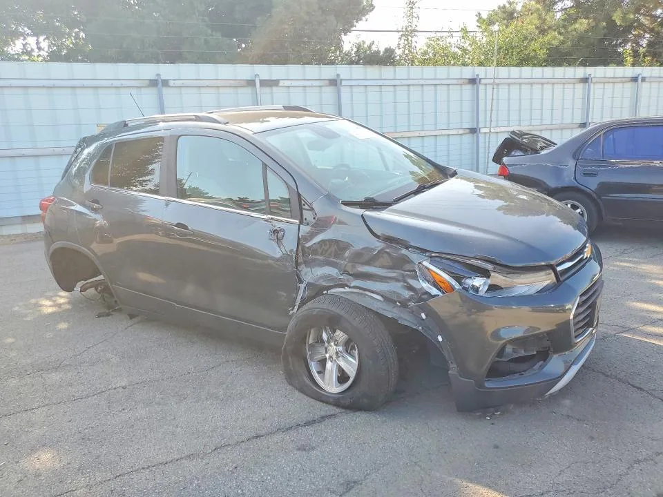 3GNCJLSB8HL284218 — 2017 CHEVROLET TRAX photo 4