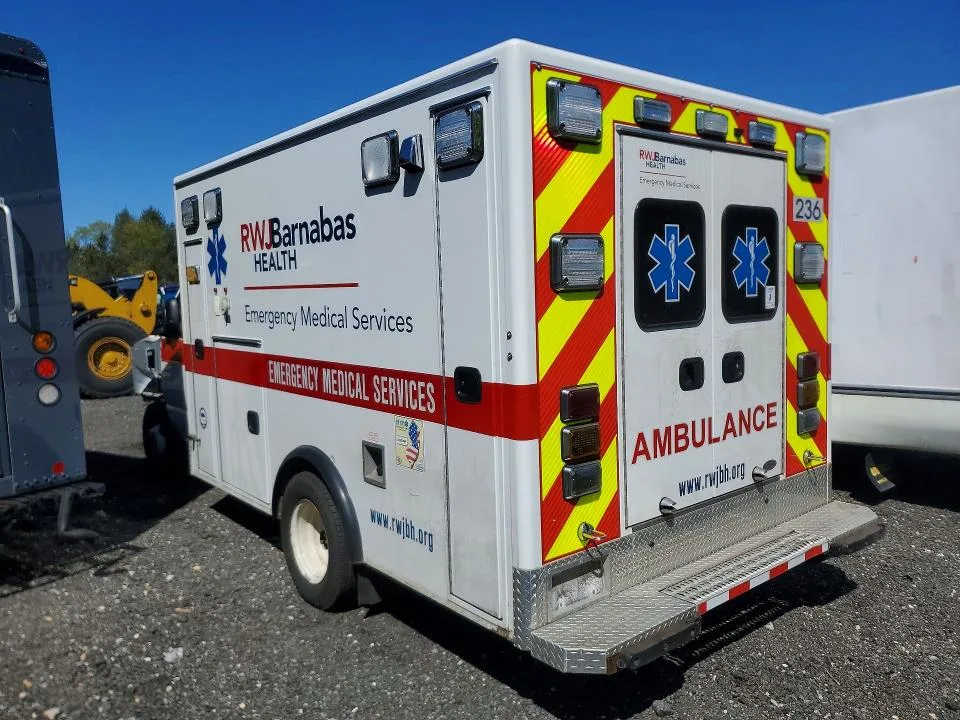 1FDWE3FSXKDC73136 — 2019 FORD E-350 photo 2