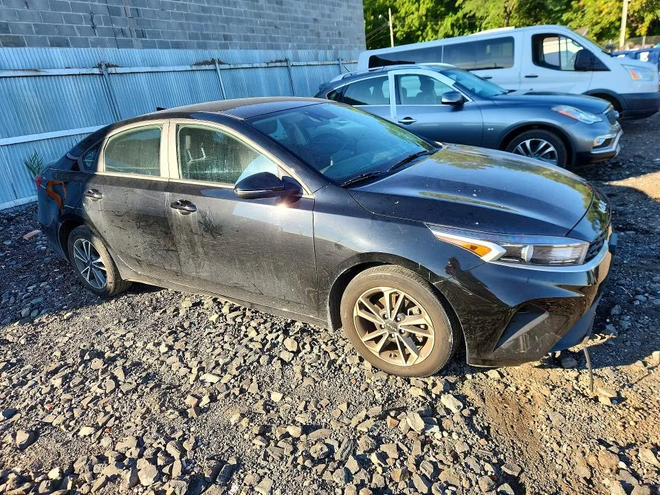 3KPF24AD6PE673048 — 2023 KIA FORTE photo 4