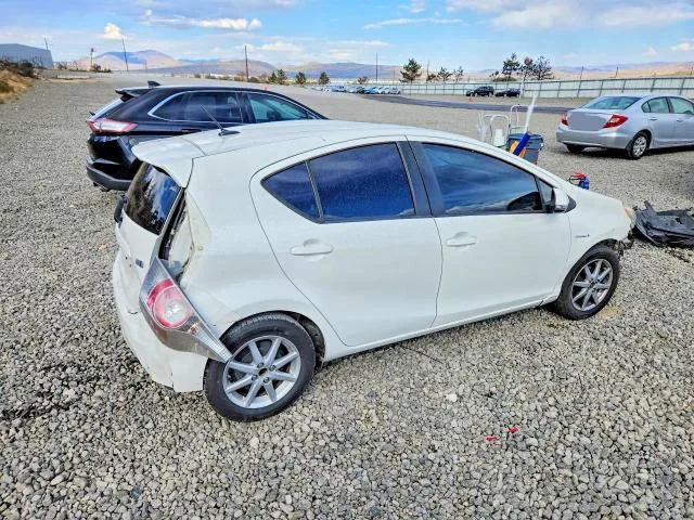 JTDKDTB36E1563688 — 2014 TOYOTA PRIUS C photo 3
