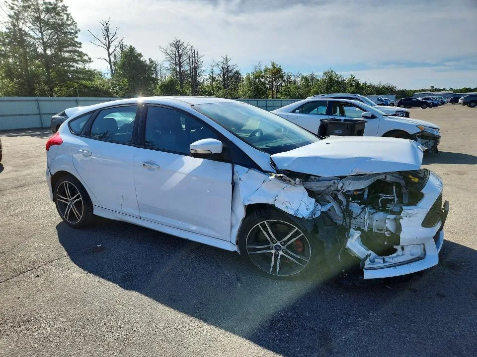1FADP3L9XJL290973 — 2018 FORD FOCUS photo 4