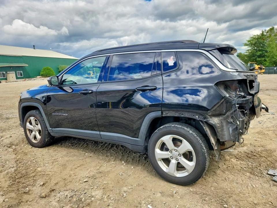 3C4NJDBB3JT107640 — 2018 JEEP COMPASS photo 2