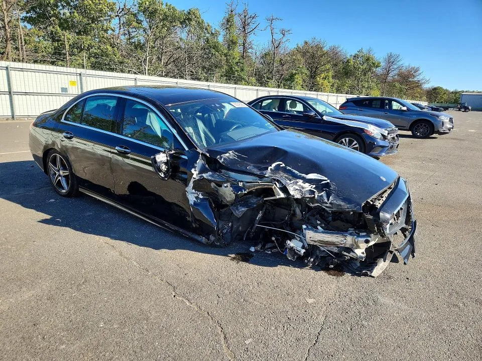WDDZF4KB3HA158095 — 2017 MERCEDES-BENZ E photo 4