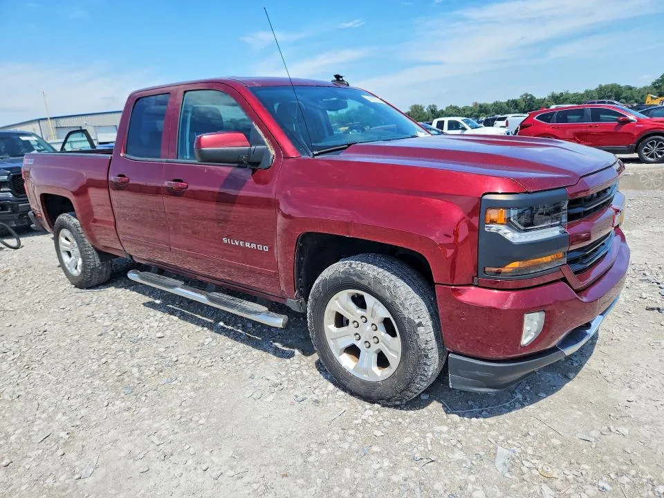 1GCVKREC5HZ147963 — 2017 CHEVROLET SILVERADO photo 4