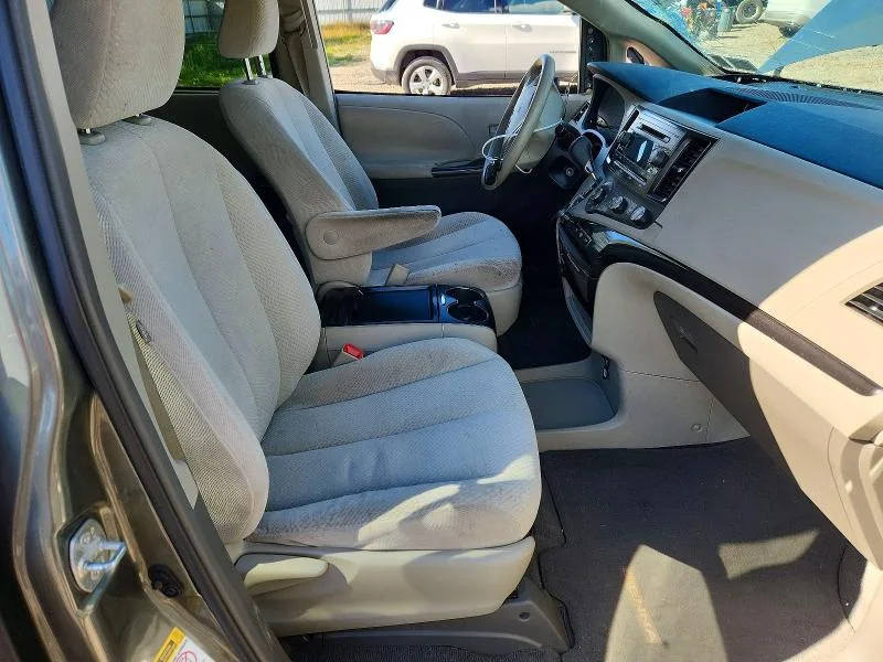 5TDKK3DC9BS073652 — 2011 TOYOTA SIENNA photo 7