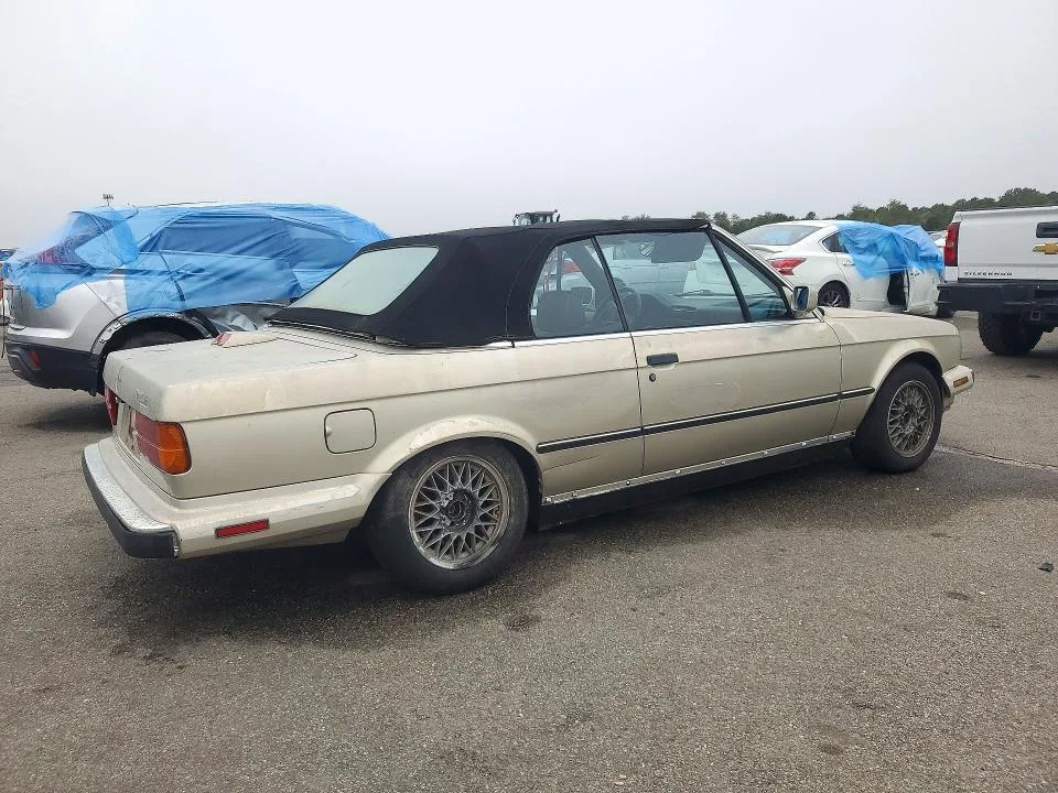 WBABB1301J8273579 — 1988 BMW 325 photo 3