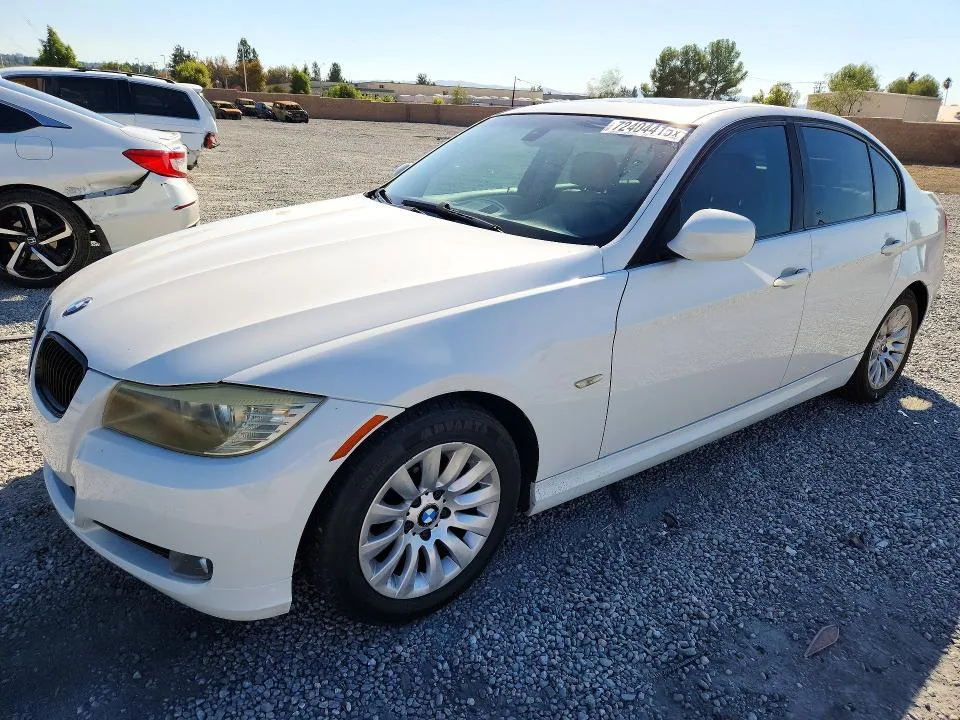 WBAPH57549NL79359 — 2009 BMW 328