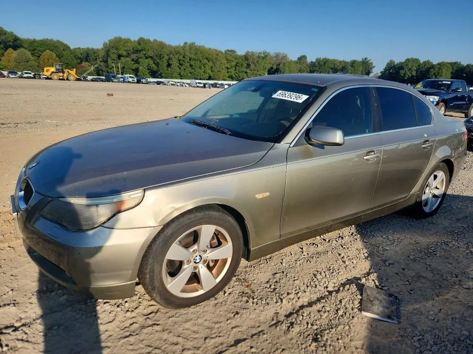WBANF33536CS38412 — 2006 BMW 525